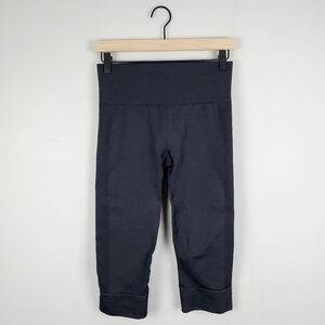 Lululemon Gray Crop 6